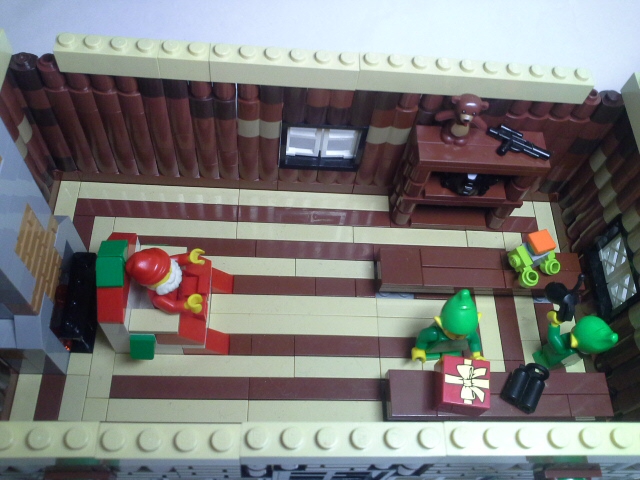 LEGO MOC - Новогодний Кубик 2014 - Мастерская чудес: Снимаем крышу и.... ТА-ДАМ!! Видим усердно работающих эльфов и Санту/Деда Мороза в своем троне.