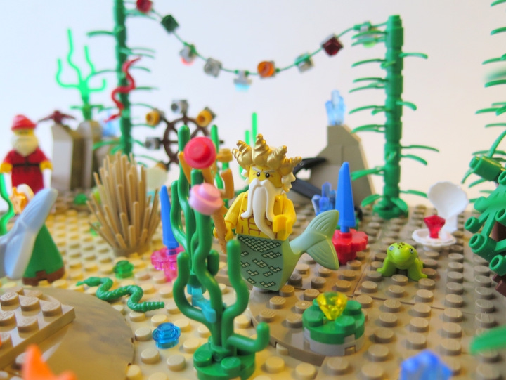 LEGO MOC - Новогодний Кубик 2014 - Подводный Новый Год: Царь Тритон тоже помогает украшать подводный мир 