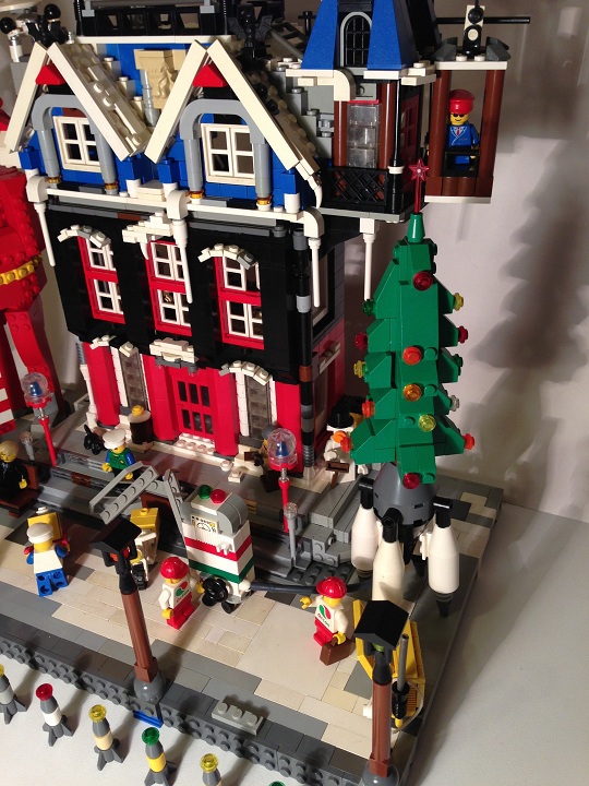 LEGO MOC - Новогодний Кубик 2014 - Новый 2014 LeGod: Нефтедобывающая компания Octan по случаю праздника решила запустить елку как феерверк! 