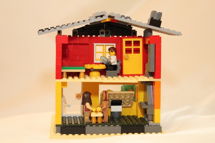 LEGO MOC - Новогодний Кубик 2014 - Новогодняя кондитерская лавка: вид сзади
