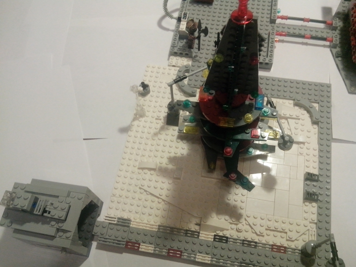 LEGO MOC - Новогодний Кубик 2014 - Новый Год, не только есть на нашей планете...: Ёлочка и её окрестности без минифиг.