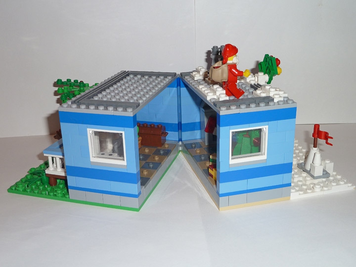 LEGO MOC - Новогодний Кубик 2014 - Зимой и летом: Дом открывается, разделяясь на 2 части
