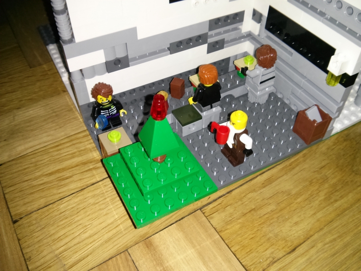 LEGO MOC - Новогодний Кубик 2014 - С Новым Годом!: Вид на дом без крыши.