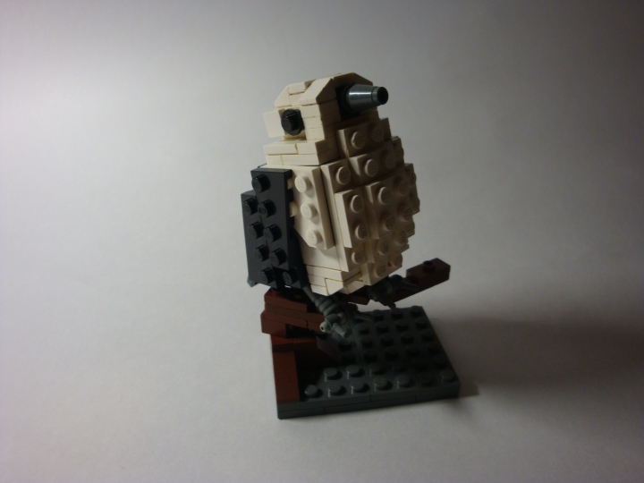 LEGO MOC - 16x16: Animals - Птица, просто птица: Общий вид вместе с веточкой.