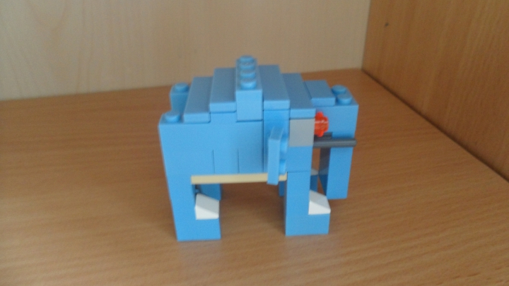 LEGO MOC - 16x16: Animals - Охота на голубого слона.: Сбоку.