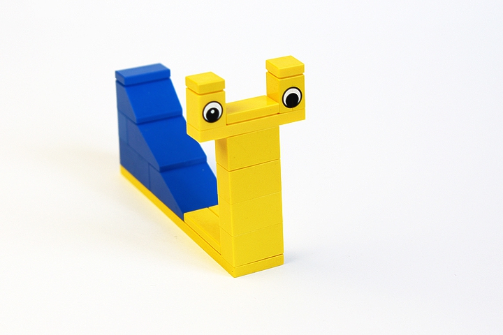 LEGO MOC - 16x16: Animals - Улитка и Лев: Улитка Турбо даже соревновалась в гонках с машинками.