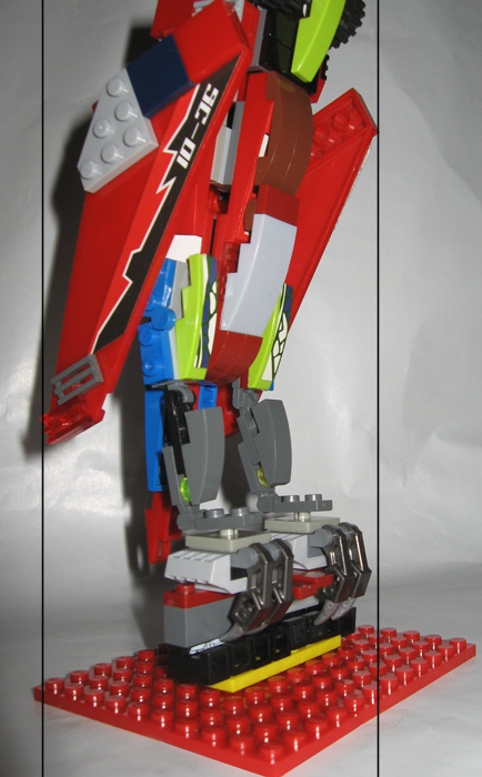 LEGO MOC - 16x16: Animals - Красный Ара: Основание крупным планом, направляющие показывают что крылья не выходят за основание