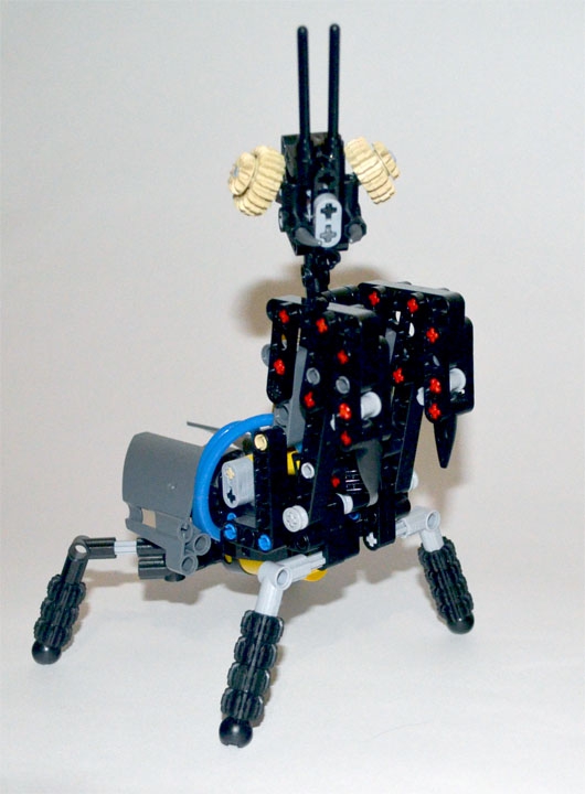 LEGO MOC - 16x16: Animals - Древесный богомол: наклон передней части туловища вместе с головой, передние лапки по отдельности (хватательные). 
