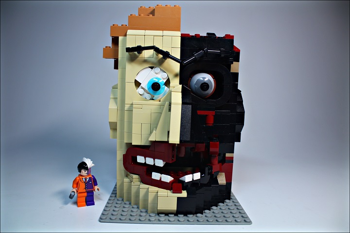 LEGO MOC - 16x16: Character - Харви Двуликий: Вместе с фигуркой Харви (для сравнения масштаба)