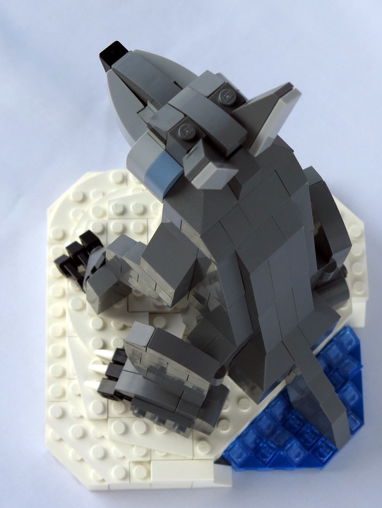 LEGO MOC - 16x16: Character - Ловись рыбка мала и велика!: Сунул хвост в прорубь и ловит рыбу!