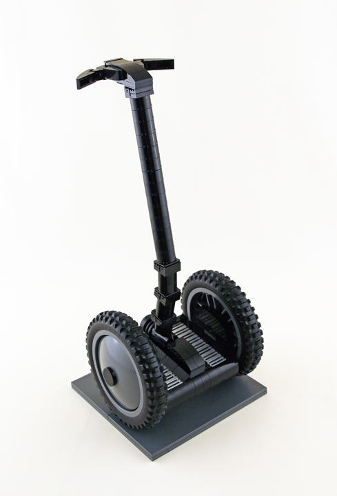 LEGO MOC - 16x16: Technics - Segway: Скутер сегвей превращает своего владельца из обычного пешехода в более «продвинутого» участника дорожного движения, позволяя ему передвигаться быстрее, дальше и с меньшей затратой сил.