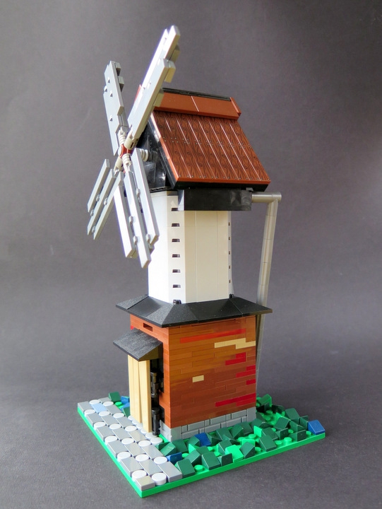 LEGO MOC - 16x16: Technics - Шатровая мельница: Мельница представляет собой восьмигранный сруб на четверике, внутри которого помещен рабочий механизм.
