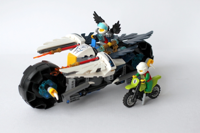 LEGO MOC - Мини-конкурс 'Lego Technic Motorcycles' - Мото-Орёл: Несмотря на все свои достоинства, мотоциклист Мото-Орла не зазнаётся и дружит с обычными ребятами, которые гоняют на обычных мотоциклах.