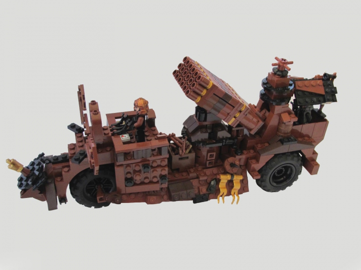 LEGO MOC - Мини-конкурс 'Lego Technic Motorcycles' - Паровой тяжелый военный мотоцикл 'Пурга': На носу кристалл, нечто вроде логотипа)
