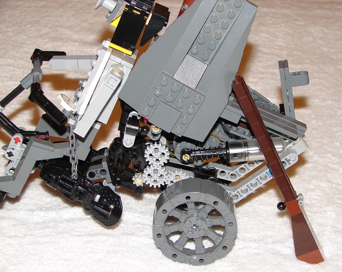 LEGO MOC - Мини-конкурс 'Lego Technic Motorcycles' - Котёлъ паровой самодвижущийся: Поднимающаяся дверца котла для ремонта.. нет!.. только для профилактики 'заболеваний' механизма. Новые технологии позволяют полностью избежать поломок! Дабы поддержать дверцу вы можете использовать вашу двустволку..