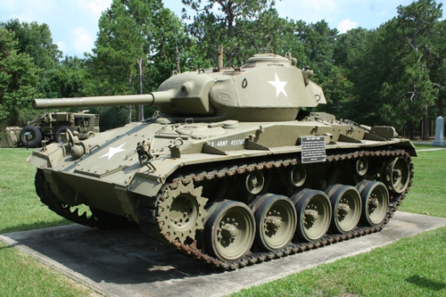 LEGO MOC - Конкурс LDD 'Военная техника XX-го века' - Light Tank M24 'Chaffee': Ну и фото оригинала, можно сравнить с моделью и точно сказать, удалось ли передать форму танка =)