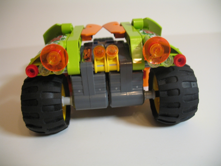 LEGO MOC - Technic-конкурс 'Легковой автомобиль' - Багги краулер: Сдвоенный турбодвигатель позволяет увеличить скорость и мощность багги в сравнении с другими аналогами.