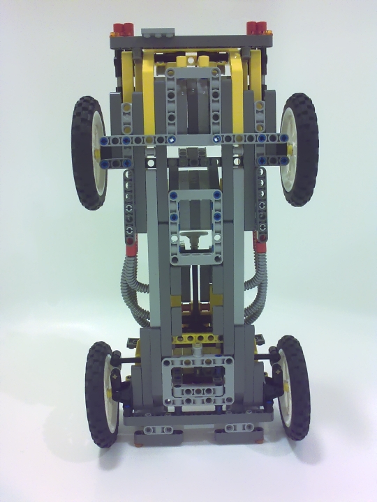 LEGO MOC - Technic-конкурс 'Легковой автомобиль' - Retro Racer: Жёсткая рамная конструкция.