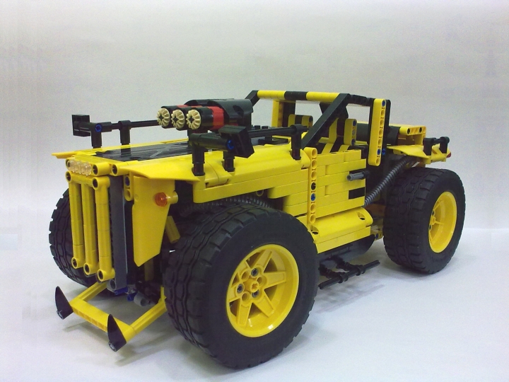 LEGO MOC - Technic-конкурс 'Легковой автомобиль' - Родстер 'Хищник': До предела заниженный дорожный просвет и выступающая вперёд 'челюсть' позволяют кататься исключительно по ровным дорогам, как и подобает настоящему родстеру.