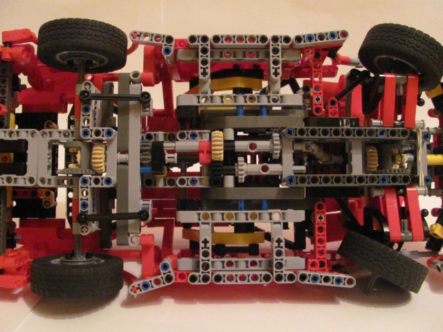 LEGO MOC - Technic-конкурс 'Легковой автомобиль' - Nissan Skyline GT-R R34.: Днище. Тут все просто - коробка от Нико, сзади 'качалка', спереди посложнее - самодельная независимка с приводом.