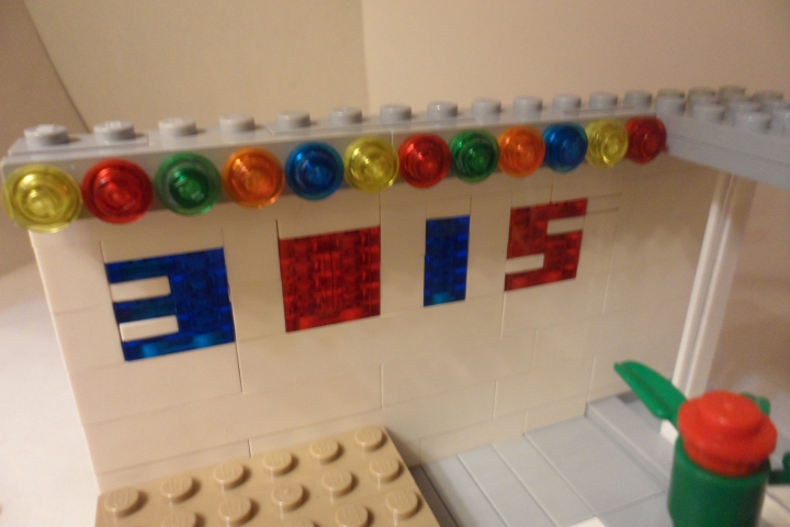 LEGO MOC - Новогодний Кубик 3015 - Прерванный праздник: Надпись 3015 на стене.