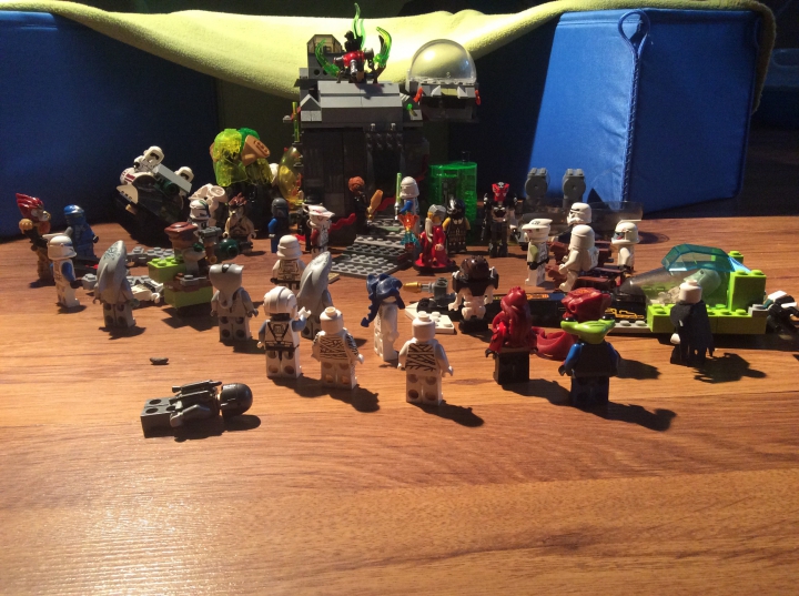 LEGO MOC - Новогодний Кубик 3015 - Отркритее дома деда мороза: Вся работа