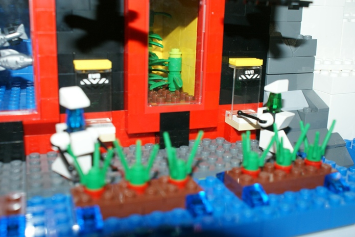 LEGO MOC - Новогодний Кубик 3015 - 3015-ый, привет из 2015 года: Роботы-помощники заняты делами