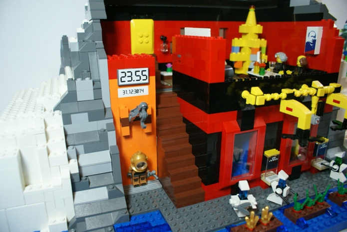 LEGO MOC - Новогодний Кубик 3015 - 3015-ый, привет из 2015 года: Еще одна фотография (завершающая). Спасибо за внимание.