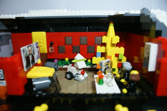LEGO MOC - Новогодний Кубик 3015 - 3015-ый, привет из 2015 года: Робопитомец и видеозвонок семьи сына.