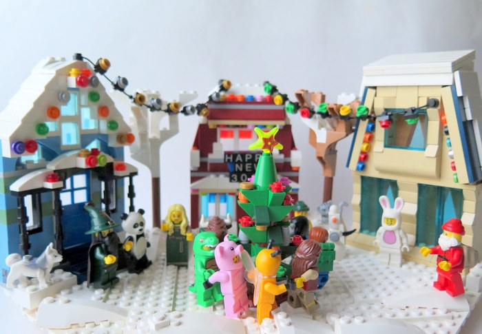 LEGO MOC - Новогодний Кубик 3015 - В кругу друзей: На площади поставили ёлку.