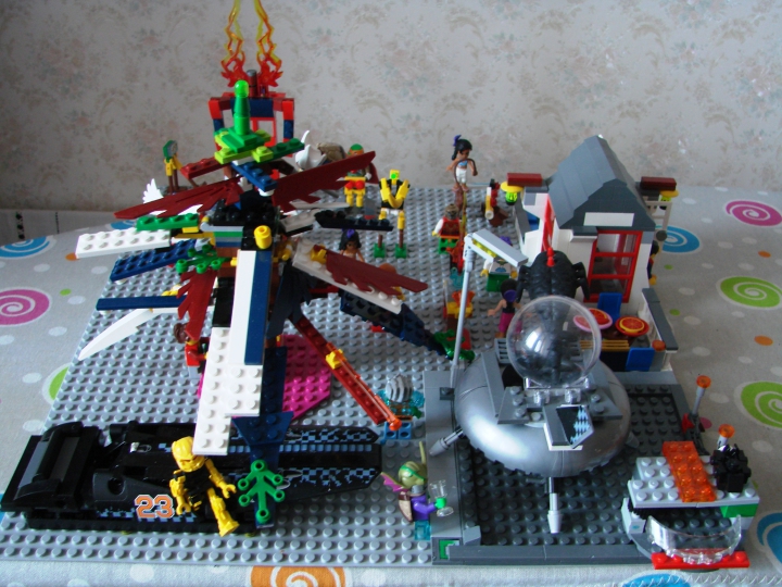 LEGO MOC - Новогодний Кубик 3015 - Вечеринка с инопланетянами: С этого ракурса можно рассмотреть космодром.