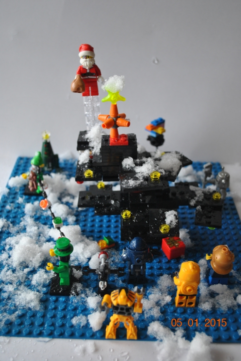LEGO MOC - Новогодний Кубик 3015 - Киборги и Новый год: ... И вдруг выпал самый настоящий снег. Все очень обрадовались, потому что снега не было целую 1000 лет...