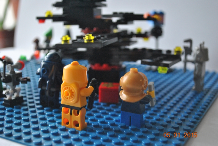 LEGO MOC - Новогодний Кубик 3015 - Киборги и Новый год