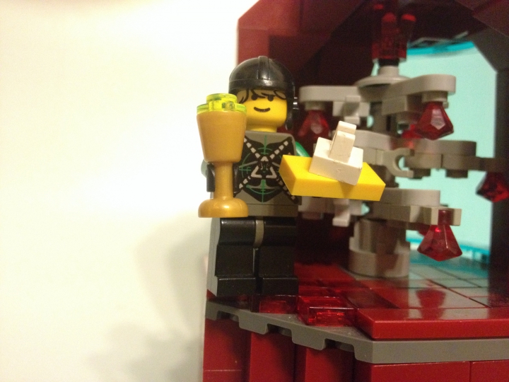 LEGO MOC - Новогодний Кубик 3015 - Новый год в солнечной системе Москва .: Всё 3014 год залетел к Джеку . <br />
Пора распаковывать подарки и пить шампанское .