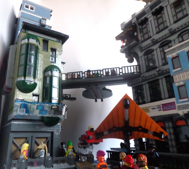 LEGO MOC - Новогодний Кубик 3015 - Празднование Нового года в городе будущего: Вид 'из минифиги')