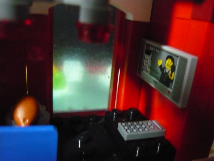 LEGO MOC - Новогодний Кубик 3015 - Новый 3015 Год: встречаем вместе!: А вот тут мы видим телевизор, висящий на стене и тумбу с пультом.