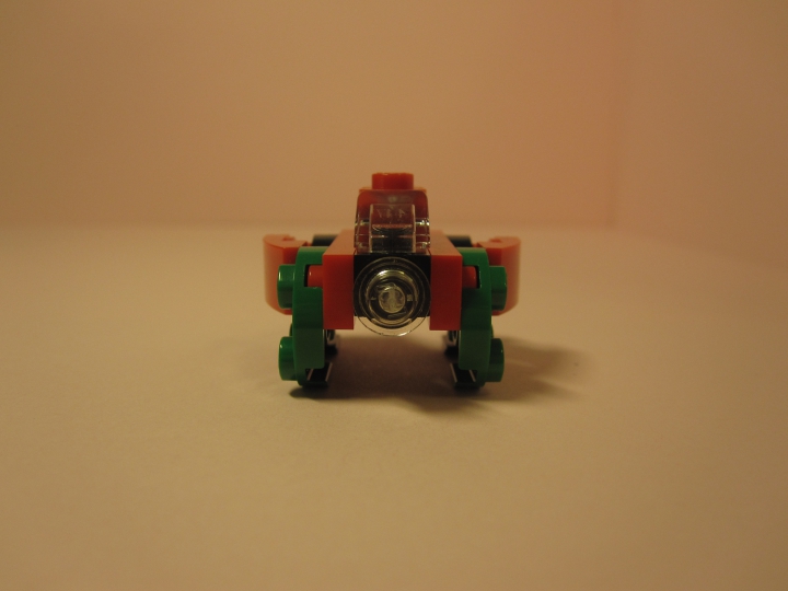 LEGO MOC - Новогодний Кубик 3015 - НТО (Новогоднее  Техническое Оборудование): Вид спереди. Здесь четко виден 'всевидящий супер дупер пупер объектив' - собственная разработка Санты Клауса