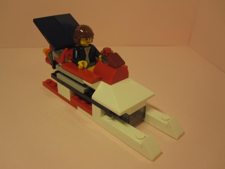 LEGO MOC - Новогодний Кубик 3015 - Почтовые Новогодние Сани: Общий вид работы