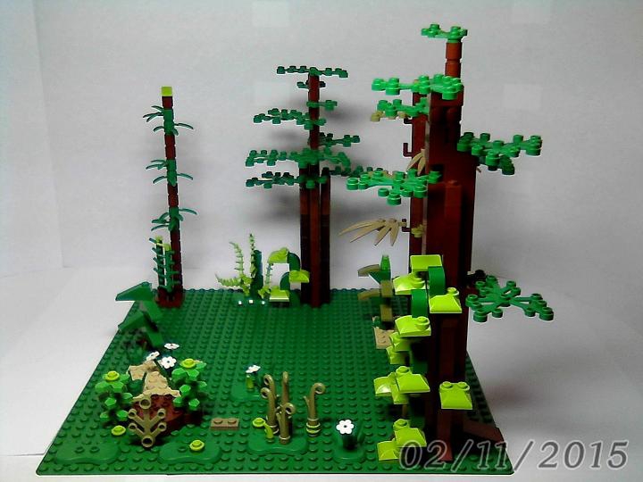 LEGO MOC - Мир Юрского периода - Трагическая былина о зауроподе: Хвощи и папоротники уступают место под солнцем голосеменным. На опушках расцветают соцветия, а лианы робко карабкаются по спинам своих могучих собратьев.