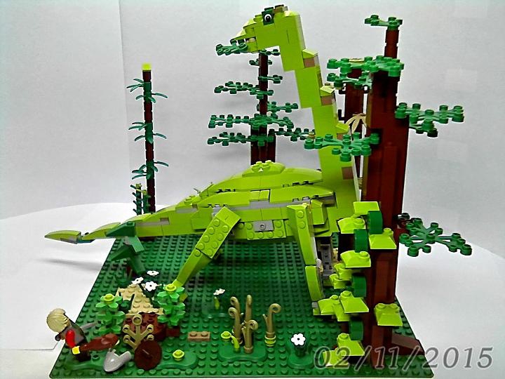 LEGO MOC - Мир Юрского периода - Трагическая былина о зауроподе: Вдруг, откуда ни возьмись... Доносится странный писк: '-Так вот ты какой, северный змей-Горыныч?! Отведай-ка силушки...'