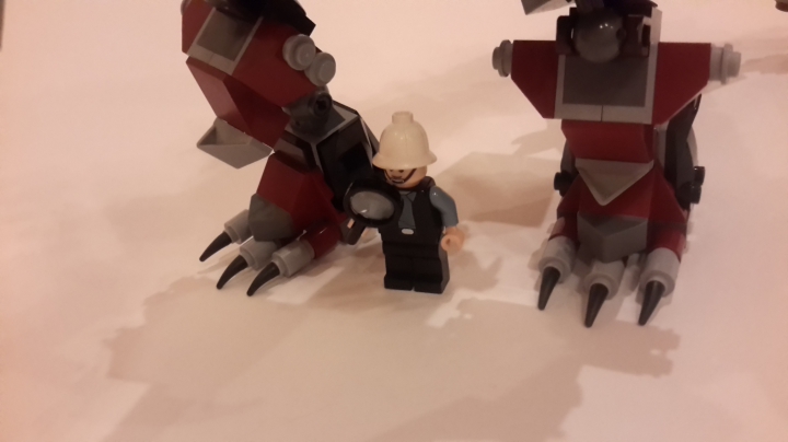 LEGO MOC - Мир Юрского периода - Корнотавр. : Хотя он лучится позитивом. Пока.<br />
<br />
Думаю, что это КОНЕЦ.