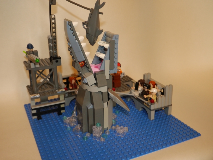 LEGO MOC - Мир Юрского периода - Внимание, лего-мозазавр!: Общий вид на водную арену аквапарка.