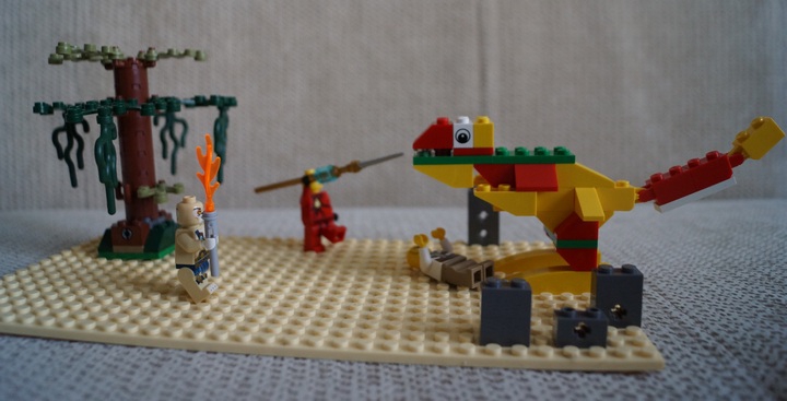LEGO MOC - Мир Юрского периода - Охота на динозавра