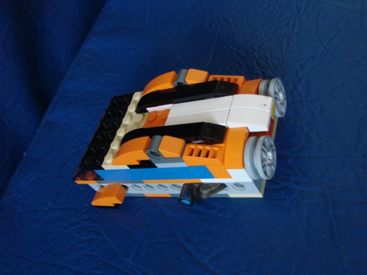 LEGO MOC - Погружение - Научная подводная лодка: Сзади - моторы.
