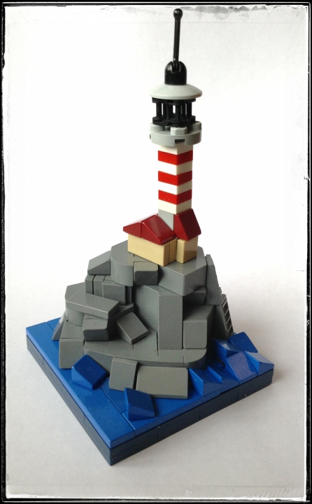 LEGO MOC - Погружение - Внеконкурсный маяк в трех масштабах (mini scale, micro scale, nano scale) : (micro scale) Маяк собран из 24-х деталей. 