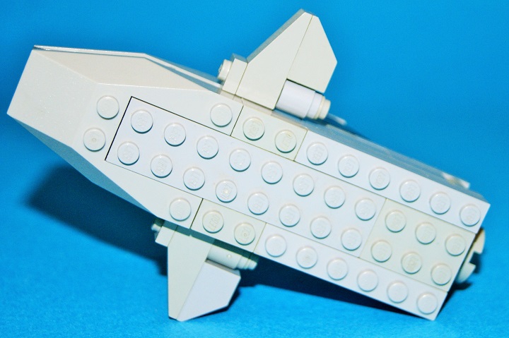 LEGO MOC - Погружение - Подводный аппарат класса 'Акула': Снизу.