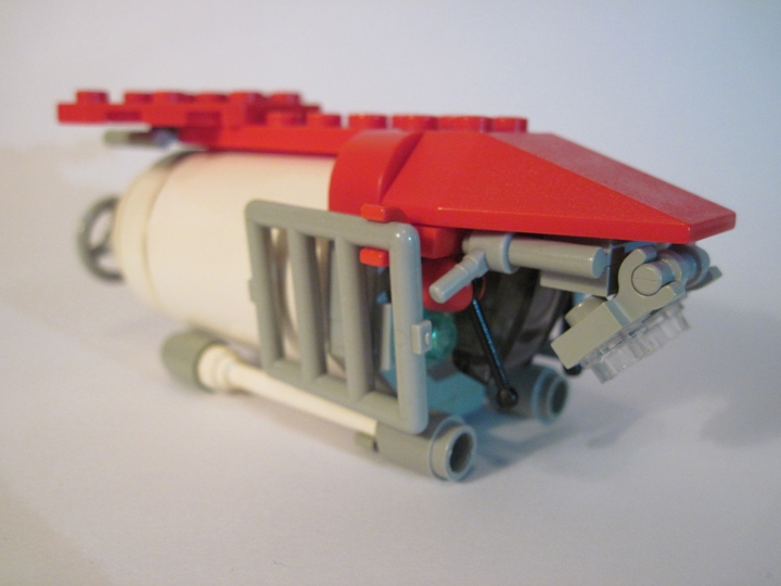 LEGO MOC - Погружение - Глубоководный обитаемый аппарат 'Мир-3': вокруг гондолы располагаются 4 мощных светодиода (2 из которых подвижны) и 2 многофункциональных щупа для сбора проб и использования навесного оборудования.