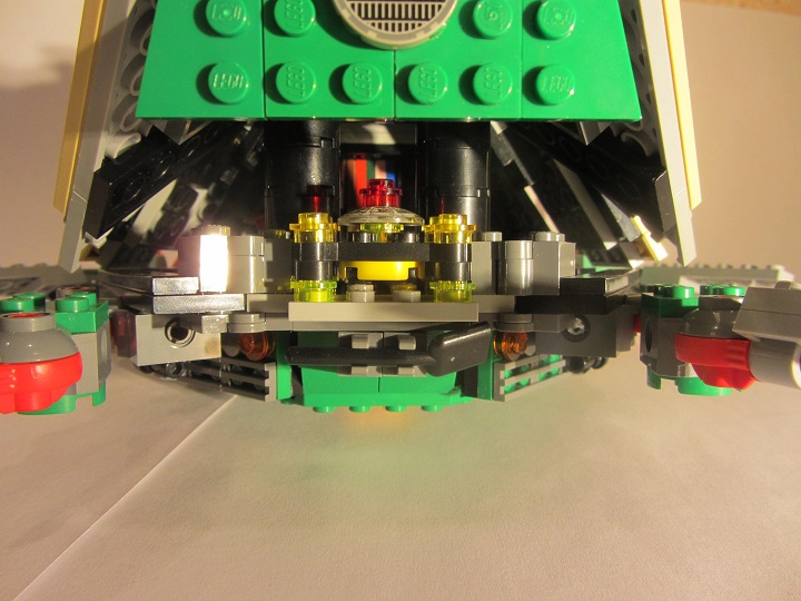 LEGO MOC - Погружение - Тортилус: Невероятностный двигатель. Расположен как у Запорожца.