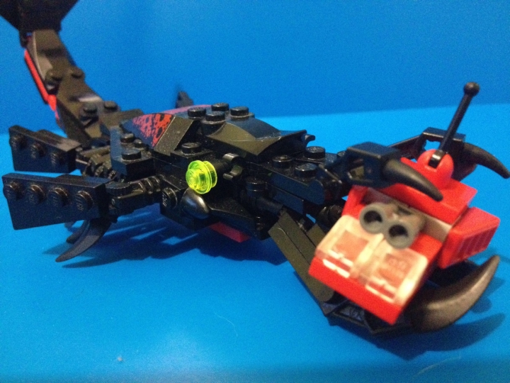 LEGO MOC - Погружение - Глубина - 2000 метров....: Но из-за небольших размеров минидрон может стать лёгкой 'добычей' для крупных морских хищников, таких как Ортакрон.