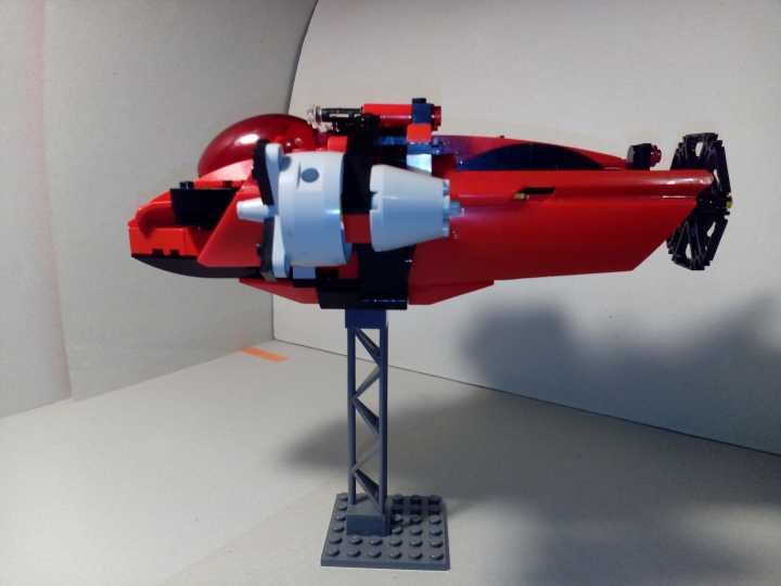 LEGO MOC - Погружение - Исследователь неведомых нам глубин: Вид сбоку.Как можно заметить,мой аппарат обтекаем.Это очень важно для передвижения под водой с большой скоростью